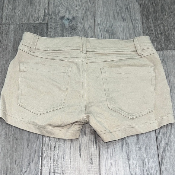 Shorts - Picture 2 of 4